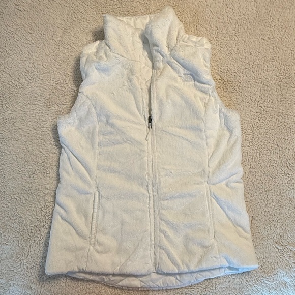 The North Face Women's White Quilted Vest - Picture 6 of 10